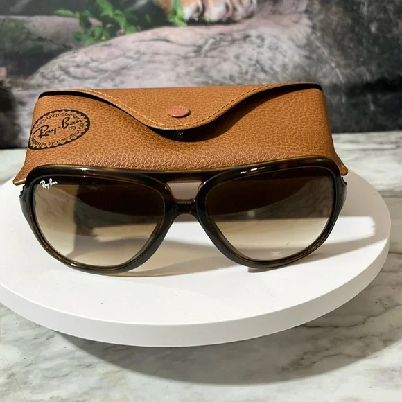 RAY-BAN AVIATOR GLASSES MADE IN ITALY 🇮🇹 Brand New. RETAIL IS $265. - Picture 1 of 17